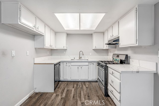 Detail Gallery Image 8 of 22 For 16465 Green Tree, Victorville,  CA 92395 - 2 Beds | 2 Baths