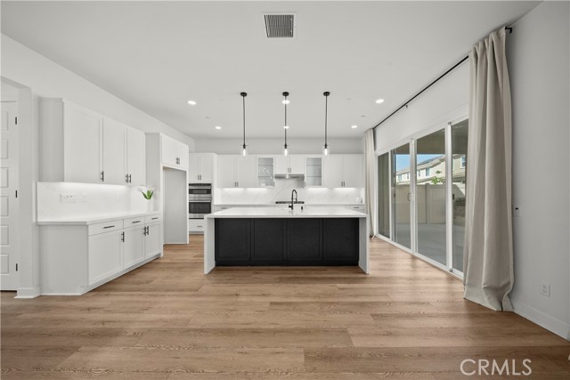 Detail Gallery Image 13 of 56 For 17715 Hillside, Canyon Country,  CA 91350 - 4 Beds | 4 Baths