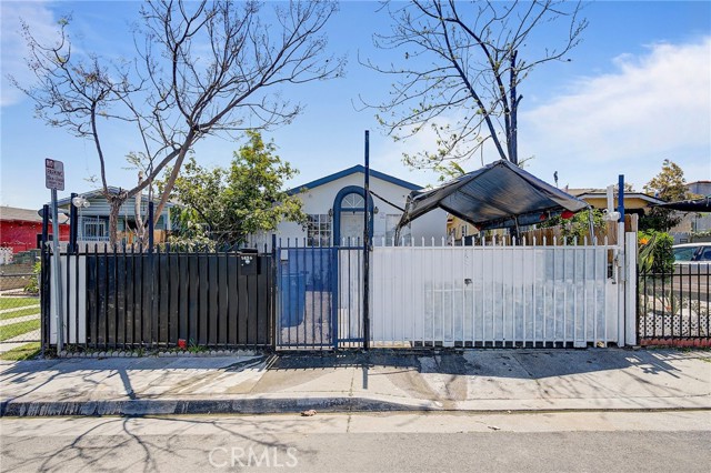 Detail Gallery Image 1 of 22 For 1426 W 99th St, Los Angeles,  CA 90047 - 4 Beds | 2 Baths