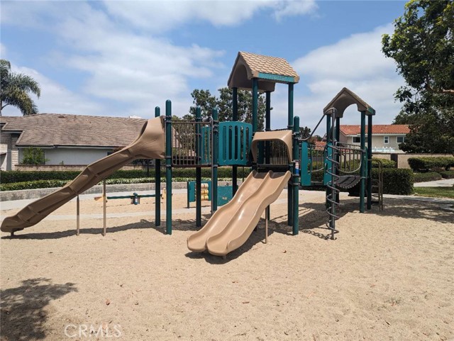 4 Henry, Irvine CA: https://media.crmls.org/medias/cab1a88e-ea25-48e3-8991-c15c4b629999.jpg