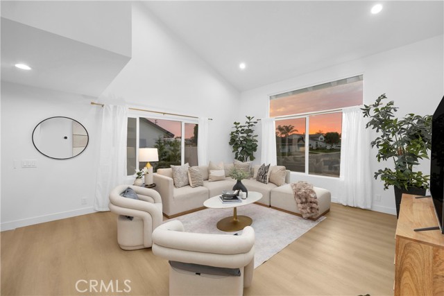 Detail Gallery Image 7 of 33 For 20942 Queens Park, Huntington Beach,  CA 92646 - 5 Beds | 3 Baths