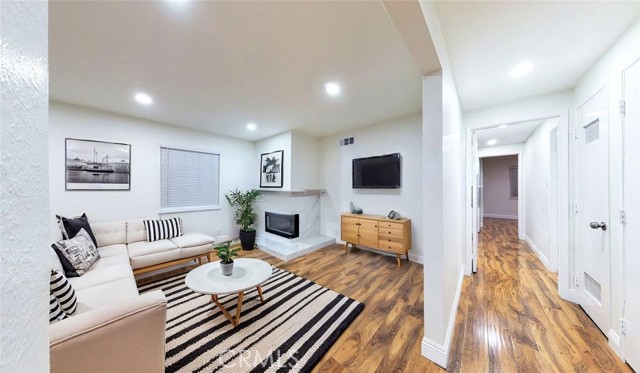 Detail Gallery Image 3 of 29 For 2315 E Alden, Anaheim,  CA 92806 - 4 Beds | 3 Baths