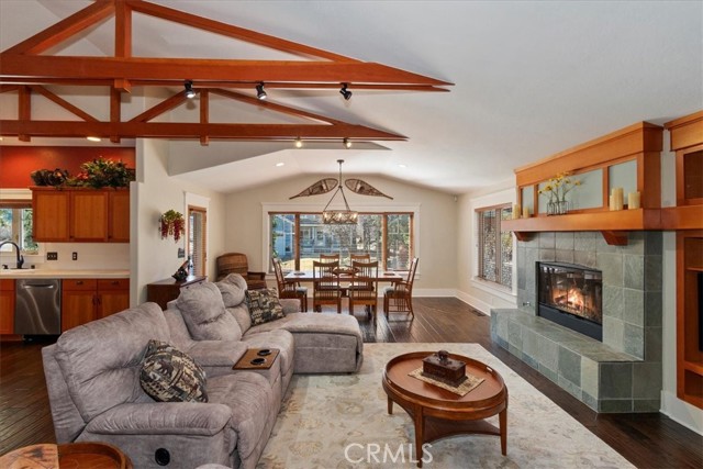 Detail Gallery Image 11 of 50 For 41922 Centre Ct, Big Bear Lake,  CA 92315 - 3 Beds | 3/1 Baths