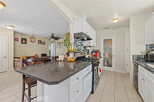 Detail Gallery Image 16 of 27 For 10323 Eldora, Sunland,  CA 91040 - 5 Beds | 4 Baths