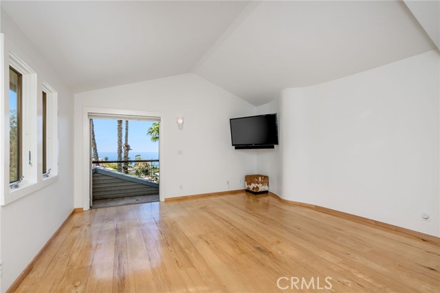 426 Nyes Place, Laguna Beach CA: https://media.crmls.org/medias/cab3bdf5-b711-4900-8143-029d32109e79.jpg
