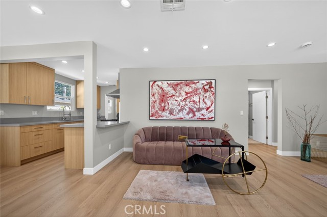 Detail Gallery Image 10 of 44 For 6820 Jellico Ave, Lake Balboa,  CA 91406 - 3 Beds | 2 Baths