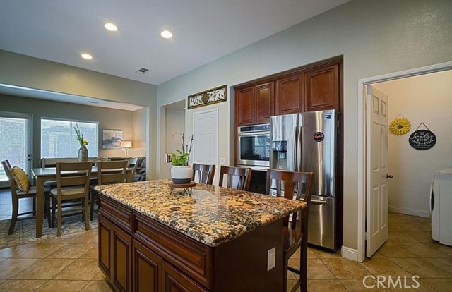 Detail Gallery Image 5 of 34 For 31961 Honeysuckle Cir, Winchester,  CA 92596 - 4 Beds | 3 Baths