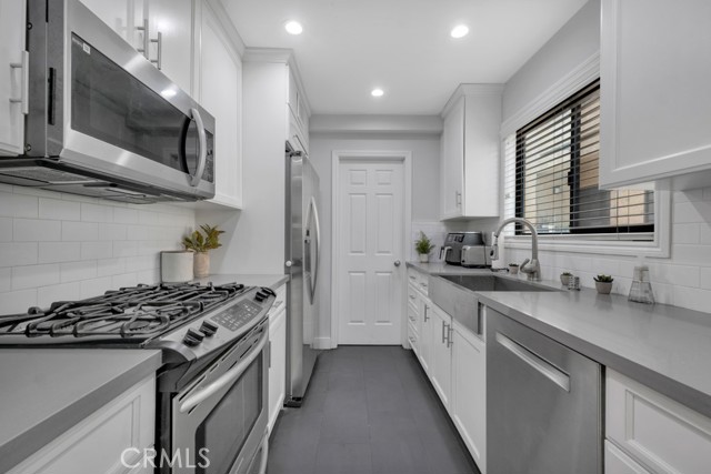 Detail Gallery Image 2 of 32 For 14634 Magnolia Bld #6,  Sherman Oaks,  CA 91403 - 2 Beds | 2/1 Baths