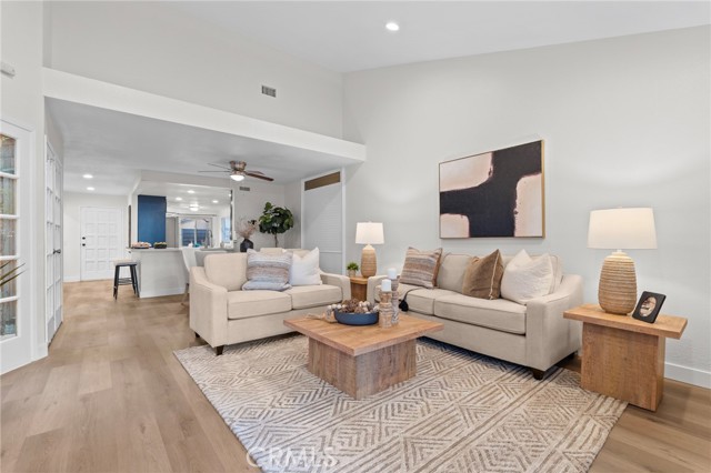 Detail Gallery Image 4 of 44 For 5617 Adobe Falls #C,  San Diego,  CA 92120 - 3 Beds | 2 Baths