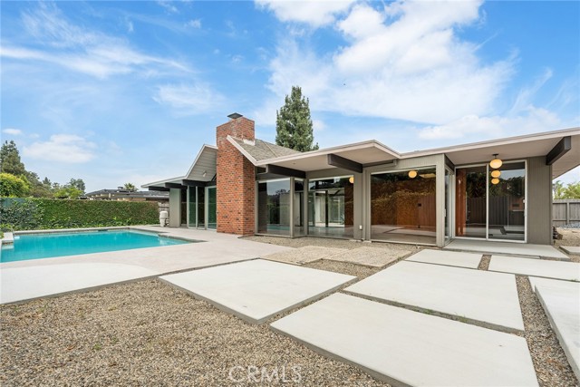 5112 E Valencia Drive, Orange CA: https://media.crmls.org/medias/cab7170f-933b-4c34-8291-e6ba7165eecc.jpg