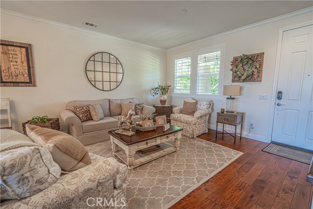 22348 Driftwood Court, Saugus CA: https://media.crmls.org/medias/cab7a5c5-cbfc-4226-b311-7307185a85cc.jpg