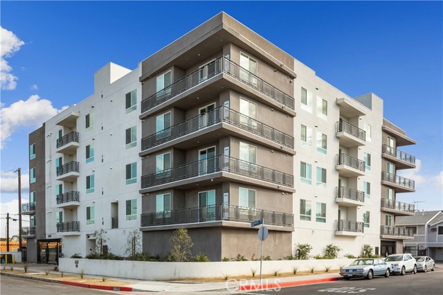 11714 Archwood Street, North Hollywood CA: https://media.crmls.org/medias/cab804bc-f850-4612-9acc-35955da3a3b8.jpg