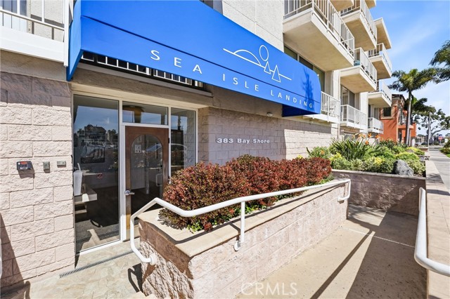 Detail Gallery Image 4 of 70 For 383 Bay Shore #203,  Long Beach,  CA 90803 - 2 Beds | 2 Baths