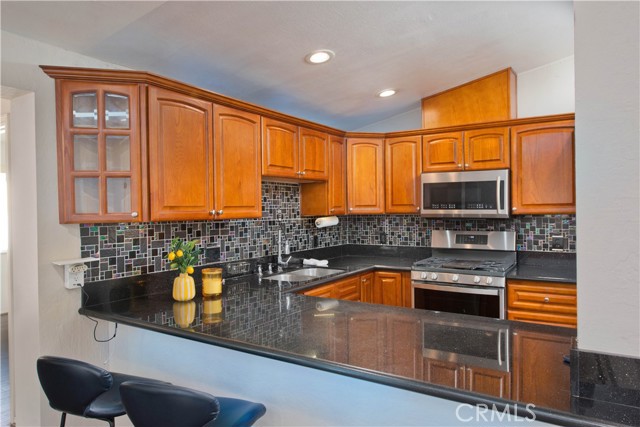 Detail Gallery Image 11 of 53 For 32031 Emerald Lane, Castaic,  CA 91384 - 4 Beds | 3 Baths