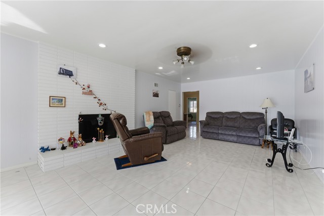 Detail Gallery Image 9 of 31 For 10406 Hasty, Downey,  CA 90241 - 4 Beds | 3 Baths