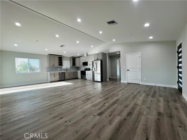 10165 E Avenue S10, Littlerock CA: https://media.crmls.org/medias/caba2f71-6ccb-45d0-bd5c-da24f78440bb.jpg