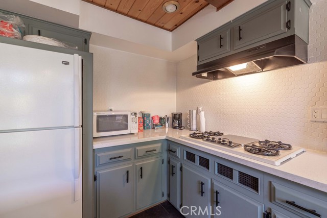 Detail Gallery Image 12 of 43 For 721 Bear Mountain Rd, Big Bear City,  CA 92314 - 3 Beds | 2/1 Baths