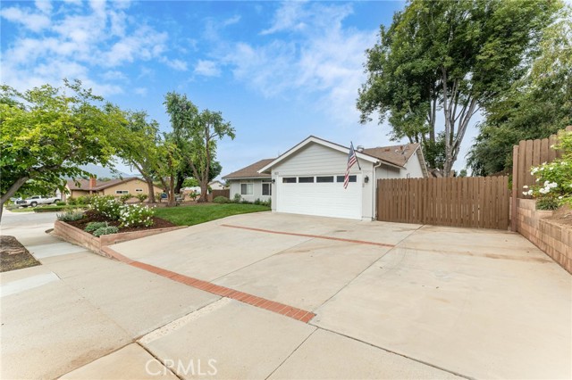 823 Fowler Avenue photo 3