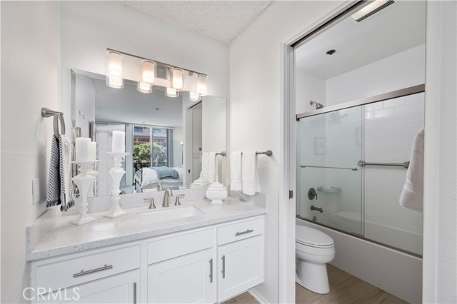 555 Esplanade, Redondo Beach, California 90277, 2 Bedrooms Bedrooms, ,2 BathroomsBathrooms,Residential,For Sale,Esplanade,SB25176397
