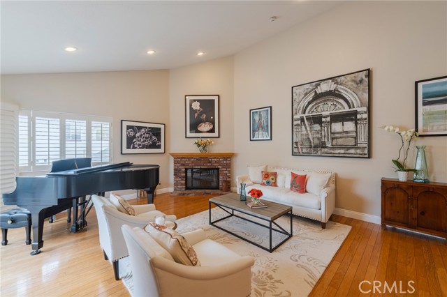 Detail Gallery Image 8 of 43 For 622 N Guadalupe Ave #B,  Redondo Beach,  CA 90277 - 3 Beds | 2/1 Baths