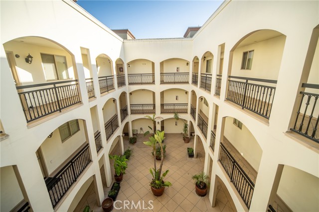 Detail Gallery Image 4 of 25 For 12916 Moorpark St #201,  Studio City,  CA 91406 - 3 Beds | 2 Baths