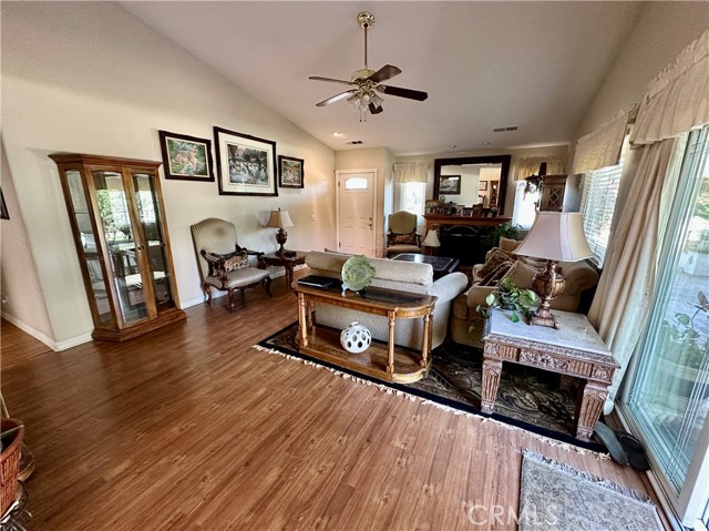 Detail Gallery Image 14 of 50 For 23856 Outrigger, Canyon Lake,  CA 92587 - 3 Beds | 2 Baths