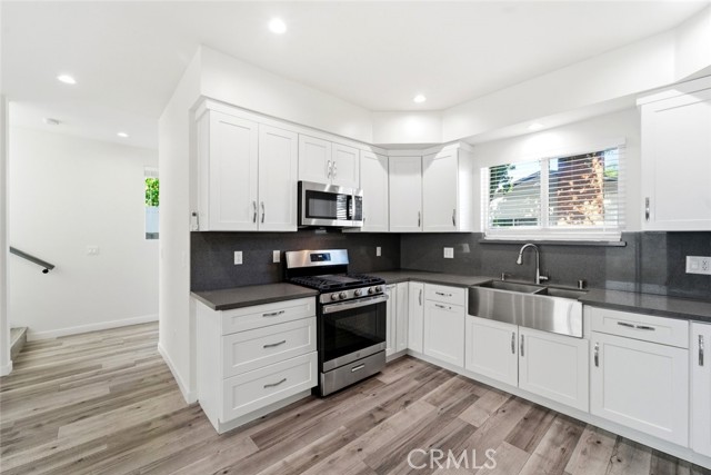 Detail Gallery Image 23 of 49 For 15944 Valerio St, Van Nuys,  CA 91406 - 7 Beds | 5 Baths