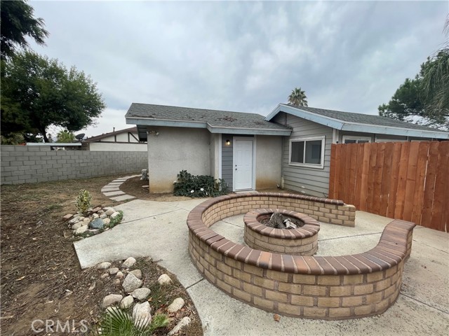 25141 Silent Creek Road, Moreno Valley CA: https://media.crmls.org/medias/cac1320e-2299-4325-b6c9-83fe25baf9a3.jpg