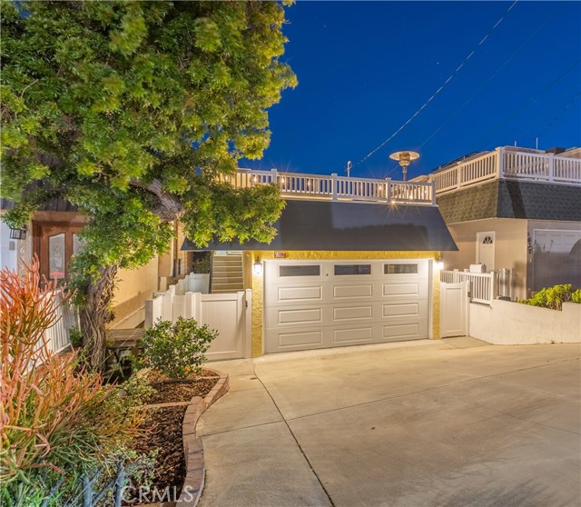 1635 Ford Avenue, Redondo Beach, California 90278, 3 Bedrooms Bedrooms, ,2 BathroomsBathrooms,Residential,For Sale,Ford,SB24075152