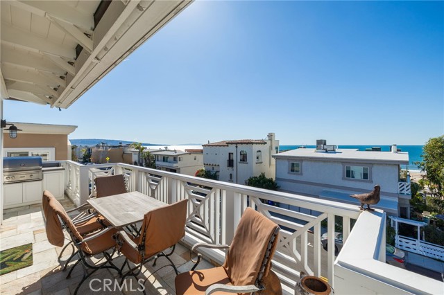 300 7th Street, Manhattan Beach, California 90266, 4 Bedrooms Bedrooms, ,3 BathroomsBathrooms,Residential,Sold,7th,SB24030992