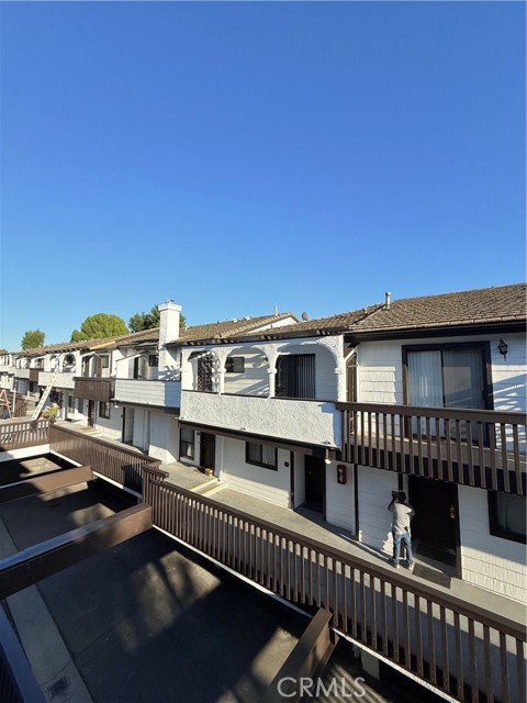 Detail Gallery Image 3 of 26 For 5250 Colodny Dr #19,  Agoura Hills,  CA 91301 - 2 Beds | 2/1 Baths