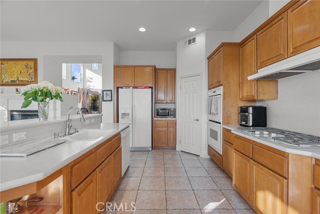 22440 Skylake Place, Saugus CA: https://media.crmls.org/medias/cac26f55-82b4-4155-b232-76ec03dc96ab.jpg
