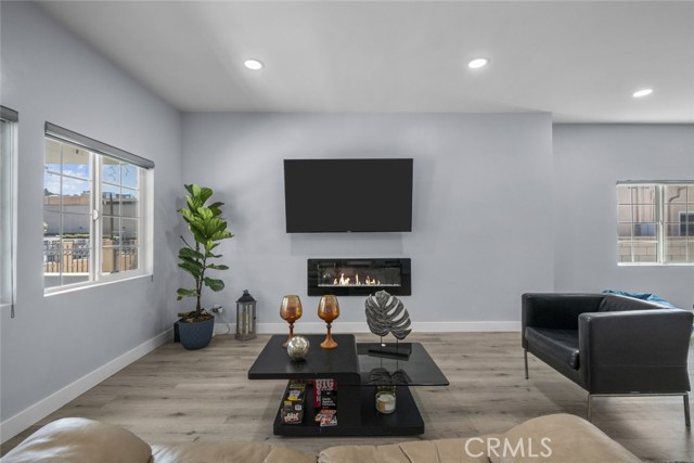 1727 N Kenmore Avenue, Los Angeles CA: https://media.crmls.org/medias/cac2a729-6103-47ac-851a-4fdd3ddeda3f.jpg