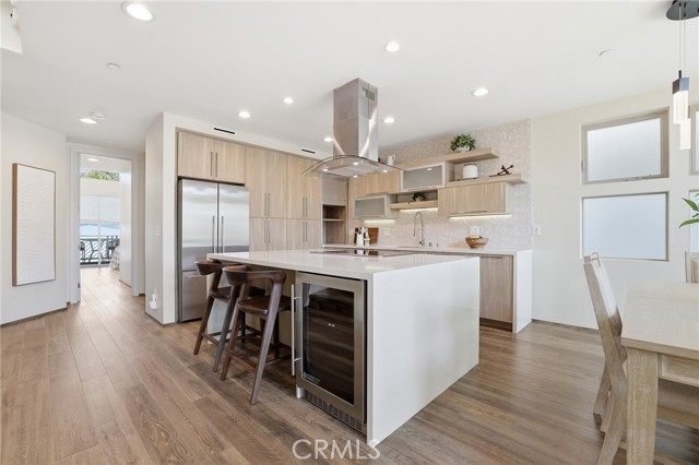 Detail Gallery Image 6 of 67 For 1745 Spreckels Ln, Redondo Beach,  CA 90278 - 3 Beds | 4/1 Baths