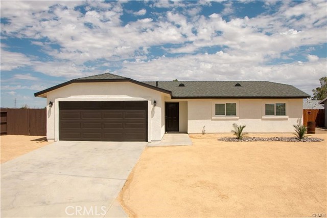 Detail Gallery Image 3 of 20 For 10400 Rodeo Cir, Adelanto,  CA 92301 - 3 Beds | 2 Baths