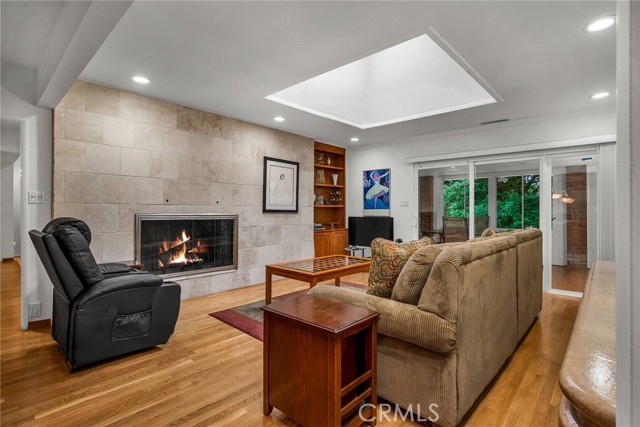 Detail Gallery Image 10 of 37 For 23232 Liahona Pl, Woodland Hills,  CA 91364 - 5 Beds | 3/1 Baths
