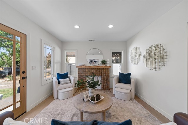 Detail Gallery Image 2 of 25 For 1951 Wagner St, Pasadena,  CA 91107 - 2 Beds | 2 Baths