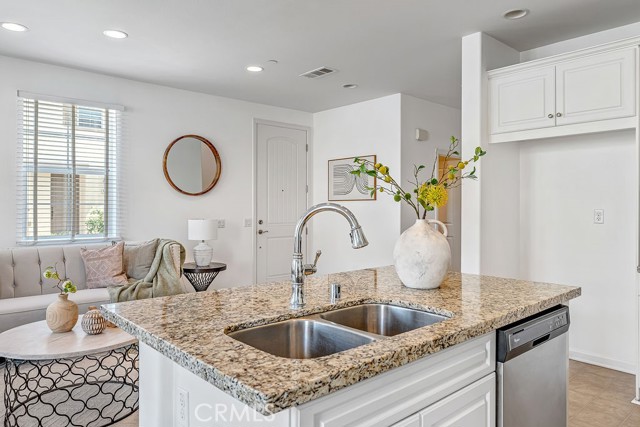 Detail Gallery Image 12 of 36 For 3071 E via Rosso, Ontario,  CA 91764 - 3 Beds | 2/1 Baths