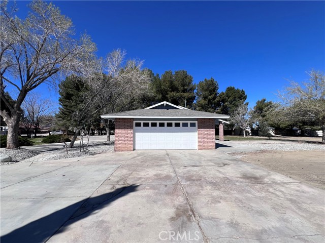 Detail Gallery Image 8 of 75 For 3255 E Avenue H8, Lancaster,  CA 93535 - 3 Beds | 2/1 Baths