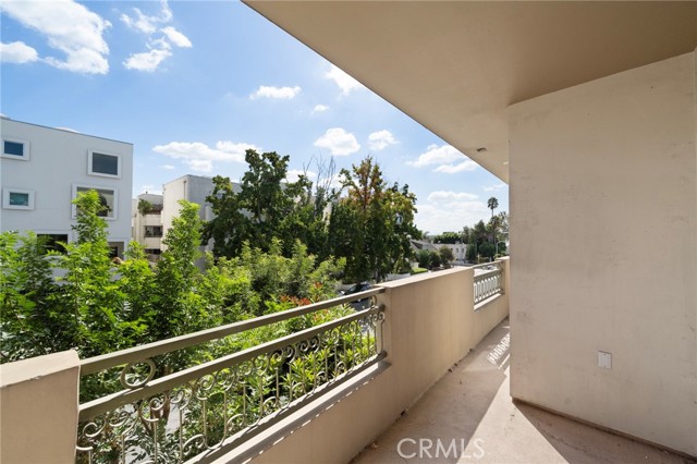 Detail Gallery Image 13 of 16 For 1319 N Detroit St #208,  West Hollywood,  CA 90069 - 3 Beds | 2/1 Baths