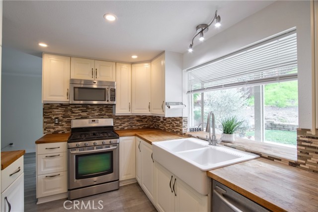 Detail Gallery Image 11 of 42 For 45303 Esmerado Ct, Temecula,  CA 92592 - 3 Beds | 2/1 Baths