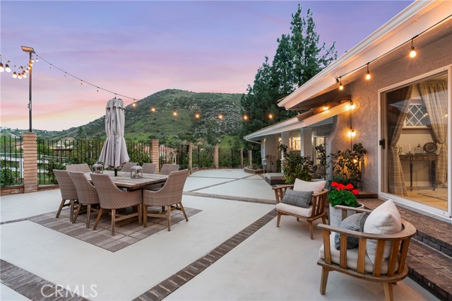 Detail Gallery Image 2 of 25 For 95 Buckskin Rd, Bell Canyon,  CA 91307 - 4 Beds | 2/1 Baths