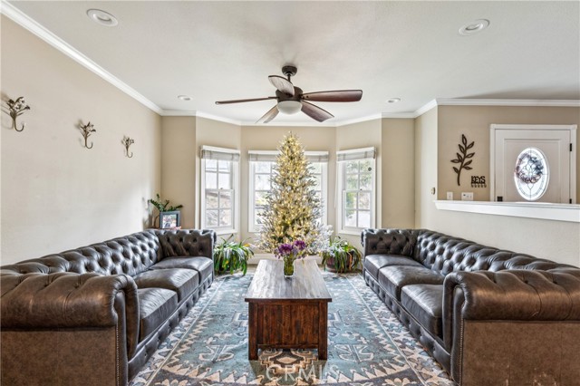 Detail Gallery Image 4 of 20 For 26461 Hillcrest Ln, Lake Arrowhead,  CA 92352 - 4 Beds | 3/1 Baths