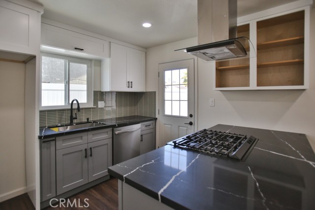 Detail Gallery Image 5 of 21 For 2037 Alco Ave, Santa Ana,  CA 92703 - 4 Beds | 2 Baths