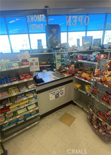 21738 US Highway 18, Apple Valley CA: https://media.crmls.org/medias/cac668a4-11ba-4eb3-be36-bb1b1870f7c2.jpg