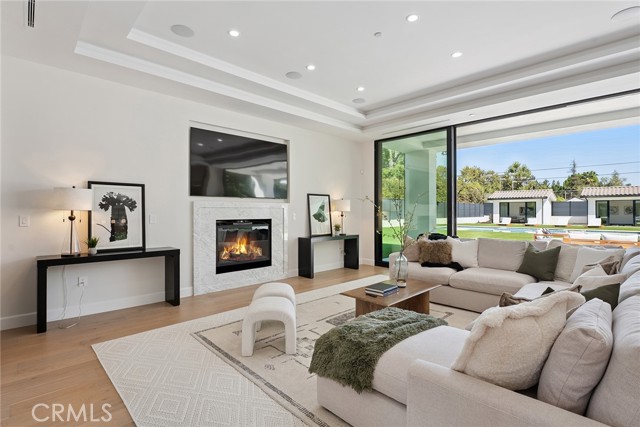 Detail Gallery Image 15 of 74 For 13807 Magnolia Bld, Sherman Oaks,  CA 91423 - 5 Beds | 4/1 Baths