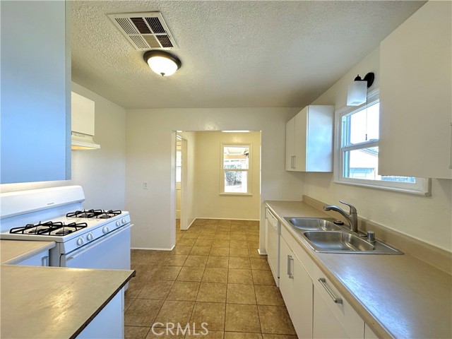 Detail Gallery Image 9 of 27 For 1042 California St, Calimesa,  CA 92320 - 2 Beds | 1 Baths