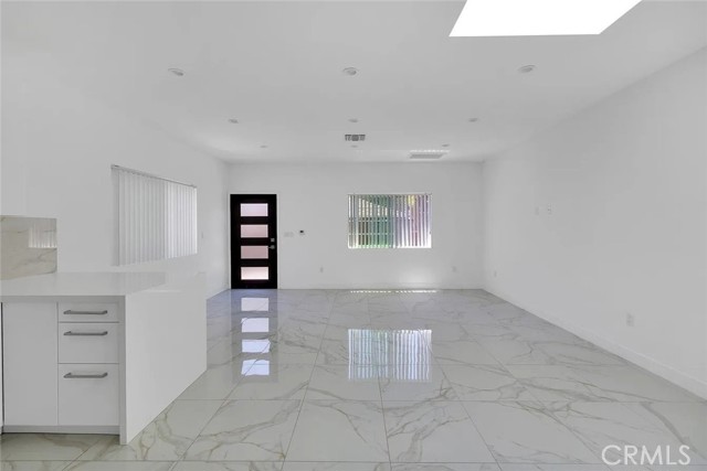 Detail Gallery Image 7 of 20 For 634 E Valencia Ave, Burbank,  CA 91501 - 2 Beds | 2 Baths