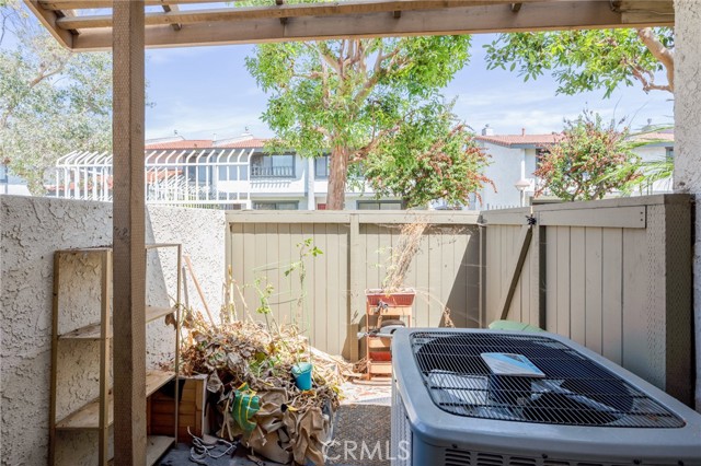 Detail Gallery Image 15 of 44 For 2005 W Culver Ave #11,  Orange,  CA 92868 - 3 Beds | 2 Baths