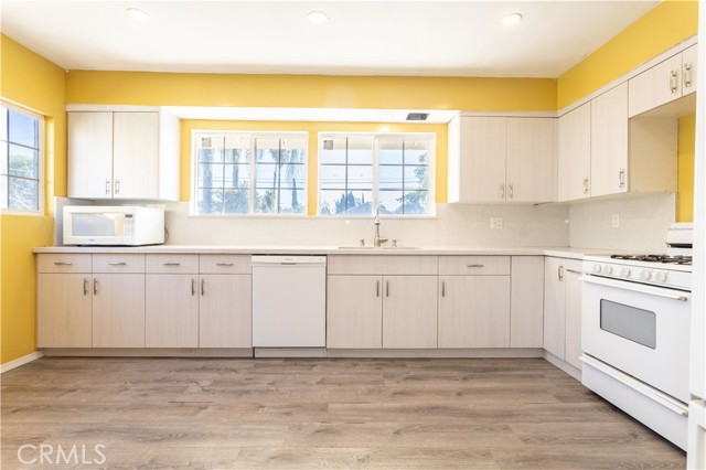 Detail Gallery Image 14 of 33 For 7701 Orion Ave, Van Nuys,  CA 91406 - 3 Beds | 2 Baths